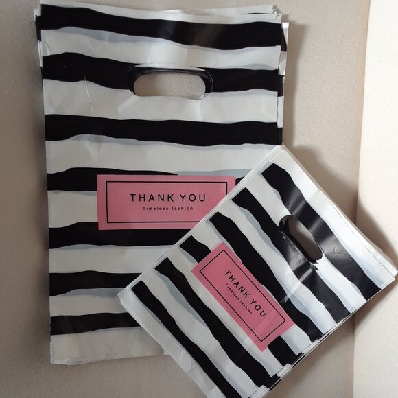 Black & White Plastic Gift Bags  NEW  (170) - Picture 2 of 7